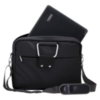 mochila para laptop en uso