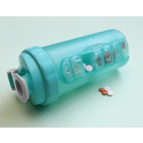 Botella de plástico con pastillero