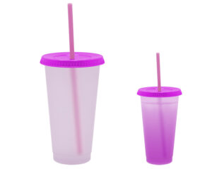 Vasos de plástico que cambian de color rosa