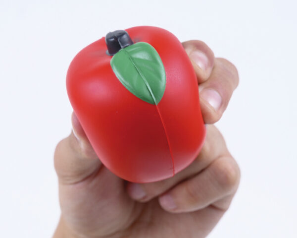 Anti-estres-con-forma-de-manzana-en-mano